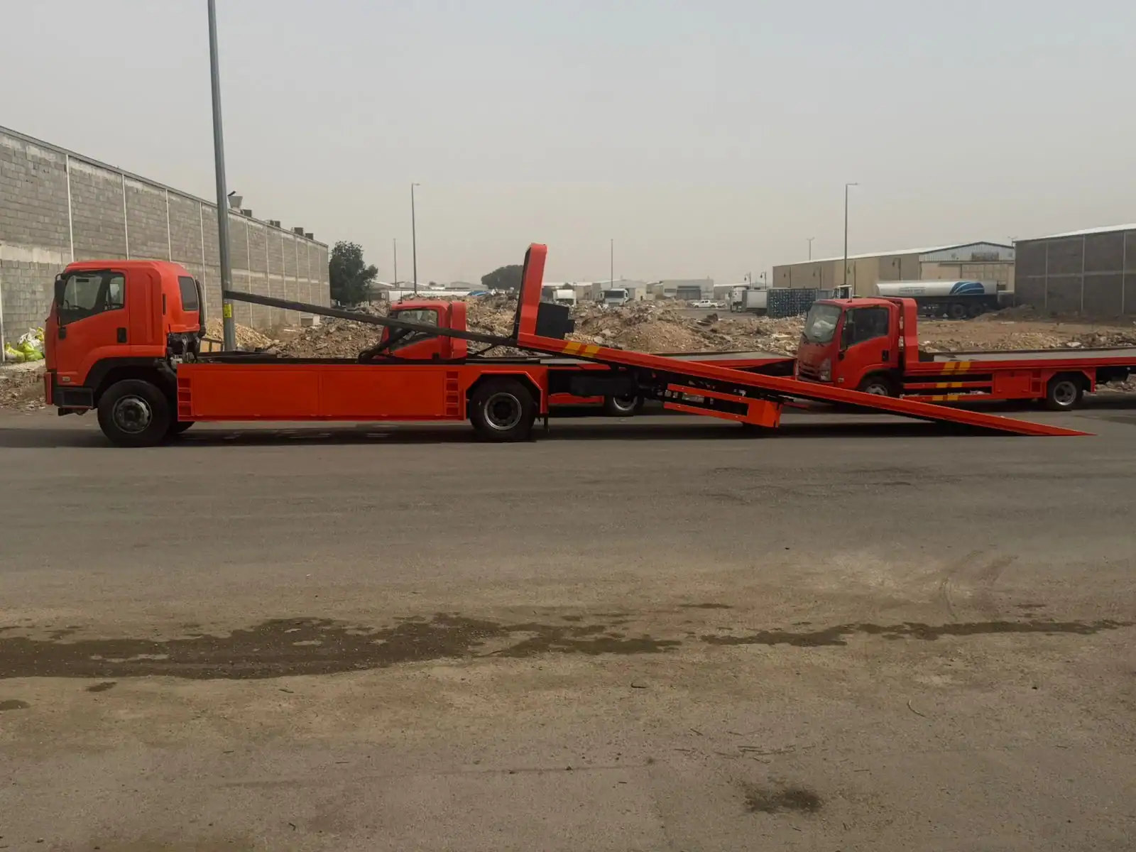 سطحة الرياض لنقل سيارة معطلة